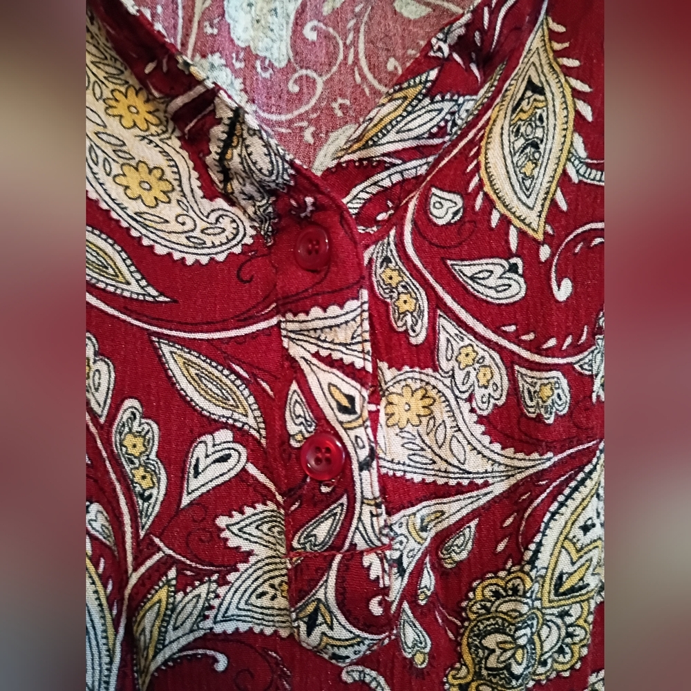 Monday Fun Size 2x Chic Paisley Print Blouse in Rich Red/Burgundy. - Picture 4 of 9